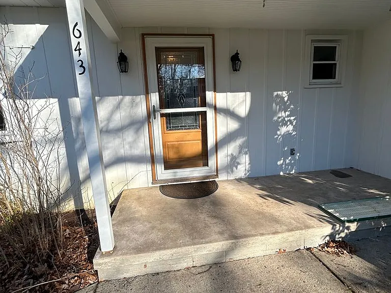 643 Wiltshire Dr — Photo 3