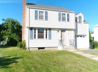 18 Taylor Rd, West Hartford, CT 06110