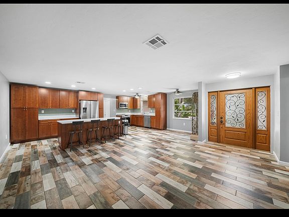 5th image of 1444 Covington Cir W