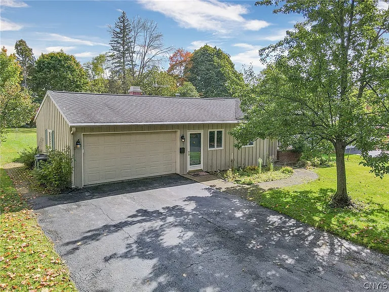 35 Lakeview Cir — Photo 4
