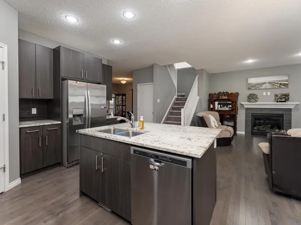 2055 Redtail Cmn NW, Edmonton, AB T5S 0H3