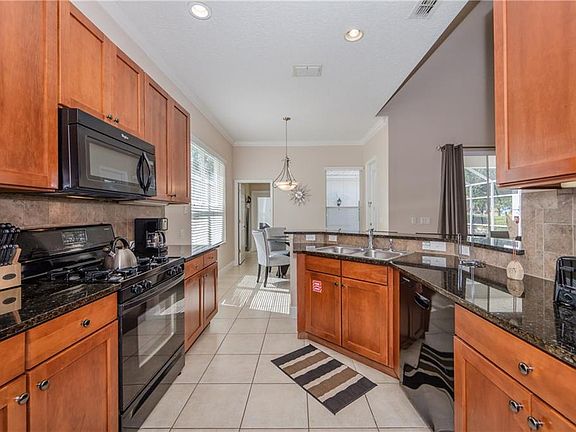 5th image of 7404 Velleux St