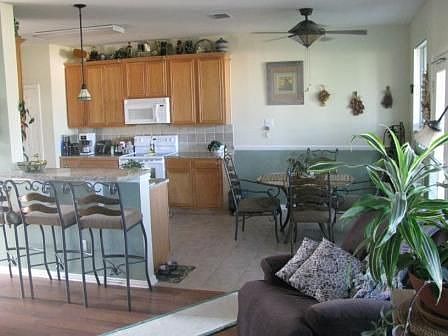 Kitchen/ granite counters