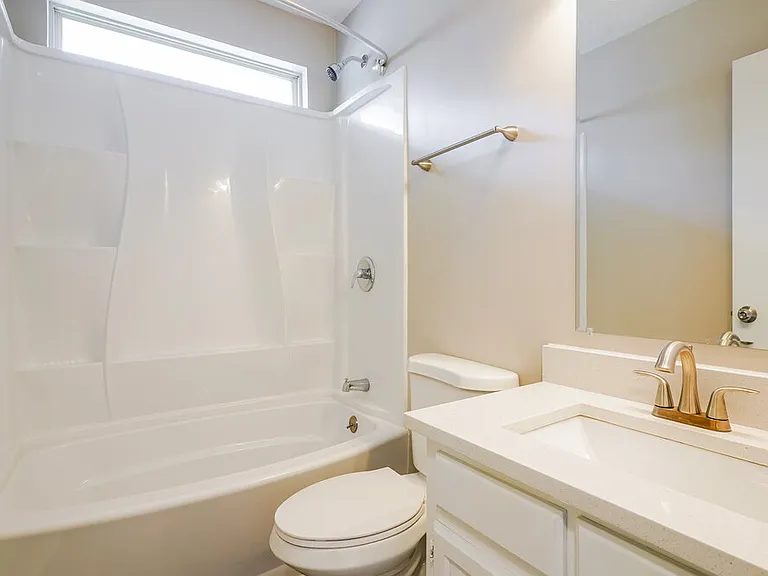 1208 Wembley Dr — Photo 16