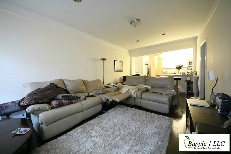 1st image of 425 W Broadway APT 3D