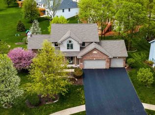 5934 Deerwood Ct, Roscoe, IL 61073