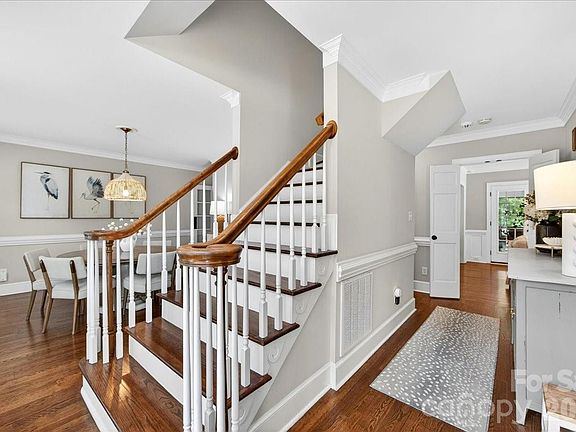 4th image of 10216 Hollybrook Dr