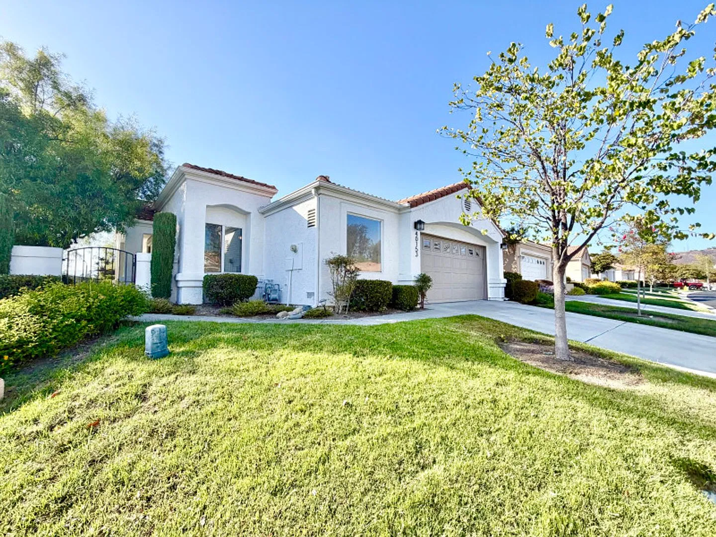 55+ Resort Living with 2 Bedrooms 2 Bathrooms & Golf Course Views! — Photo 2