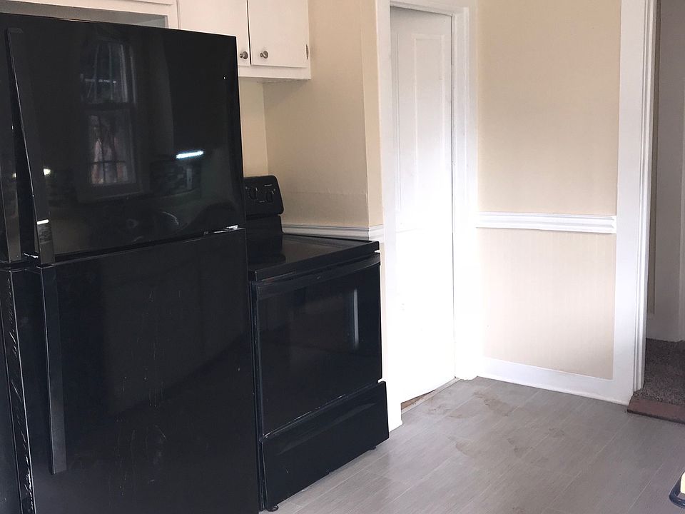 1st image of 202 E Anderson Ave