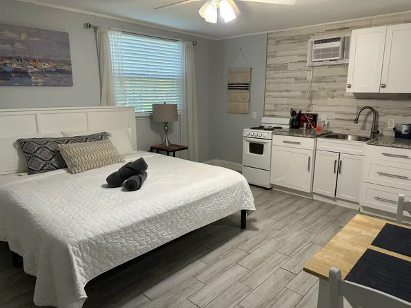 1258 Beach Rd, West Palm Beach, FL