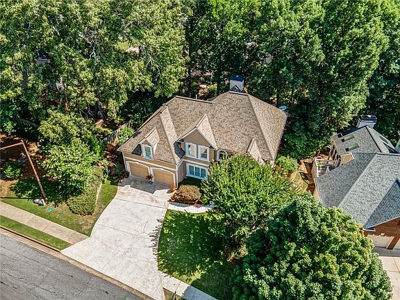 3rd image of 3735 Thunder Way NE