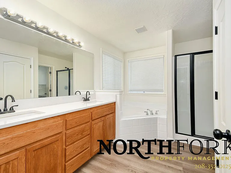 1322 E Grand Canyon St — Photo 13