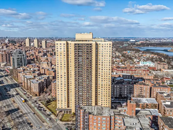 110-11 Queens Boulevard image 32 of 33