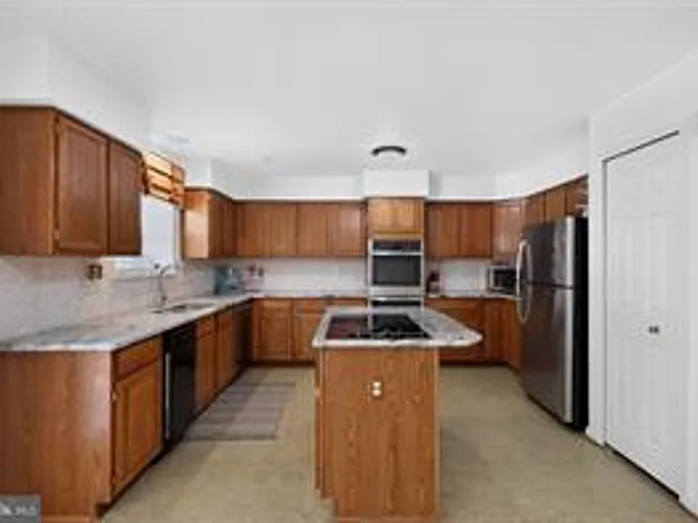 10 Augustine Ct — Photo 23