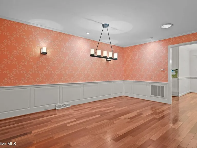 503 Scotland Ave — Photo 19
