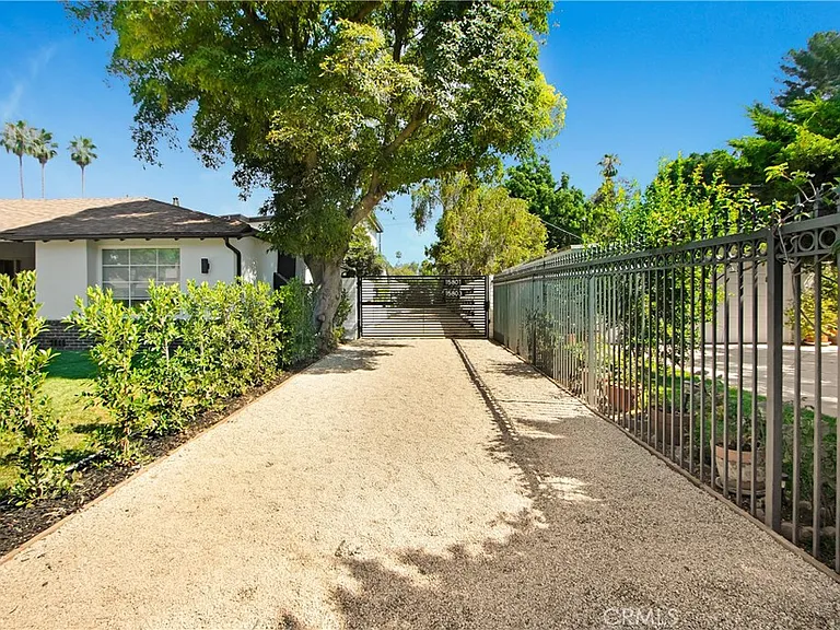 15803 Vose St — Photo 5