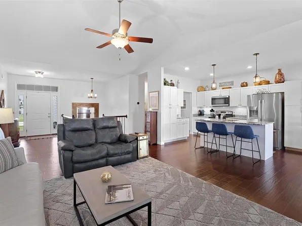 229 Gabrielle Cir, Bethalto, IL 62010