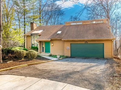 2502 E Roundhill Ln, Bloomington, IN, 47401