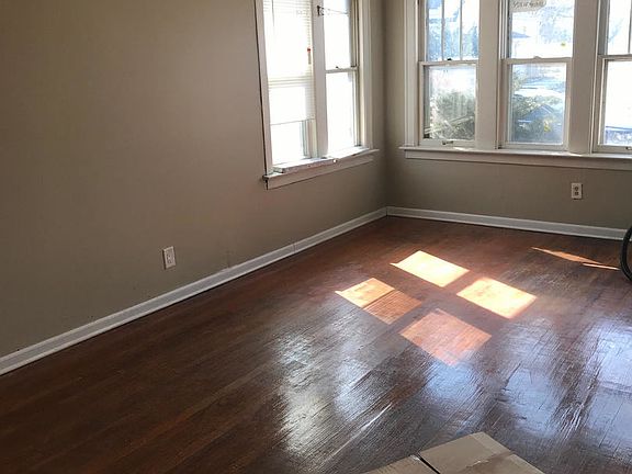 4th image of 13901 Lincoln Ave