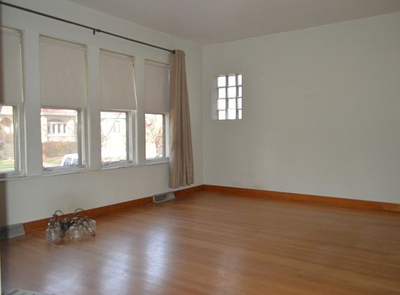 5th image of 7439 N Rockwell St