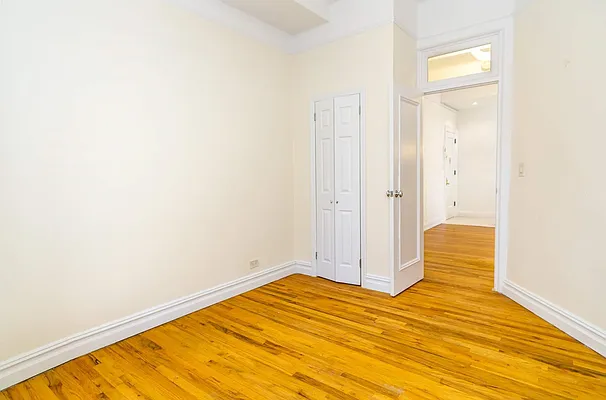 Rented by Century 21 Metropolitan | media 9