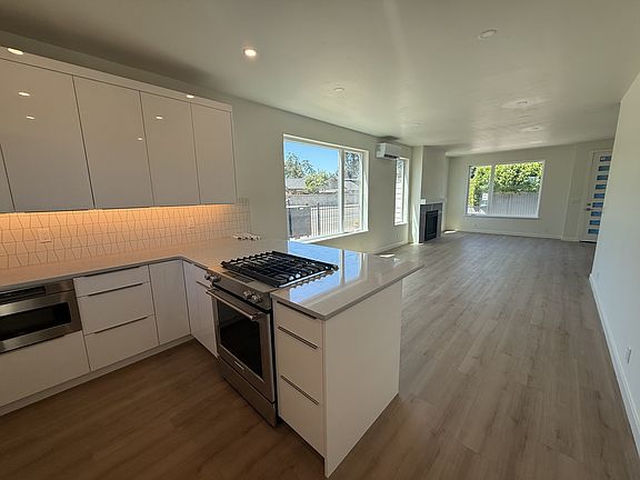 4th image of 2210 Emerson Dr #1