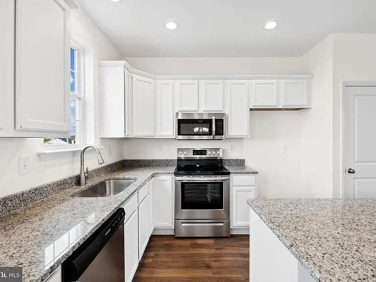 3807 Castle Dr #1 — Photo 10