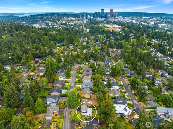 1652 104th Avenue SE, Bellevue, WA 98004