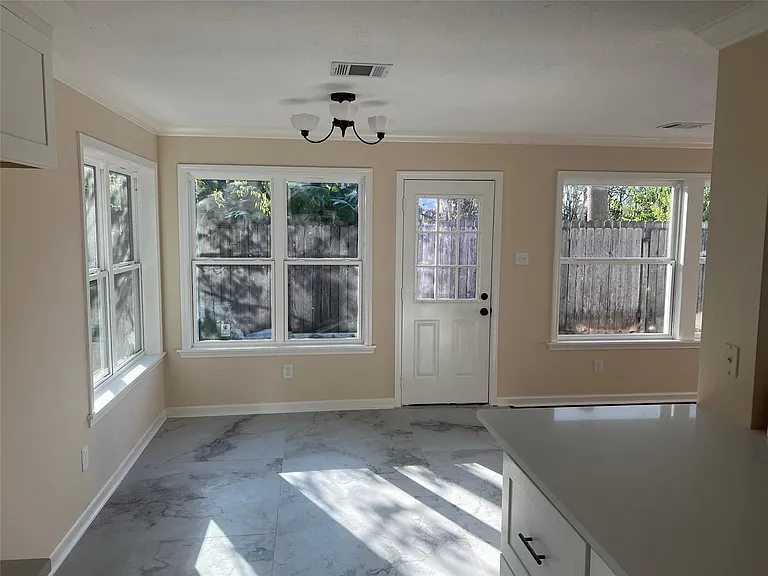 8023 Carmel Cir — Photo 14