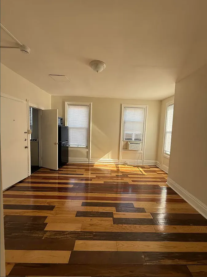 1 bed, 900 sqft, $2,100 — Photo 2