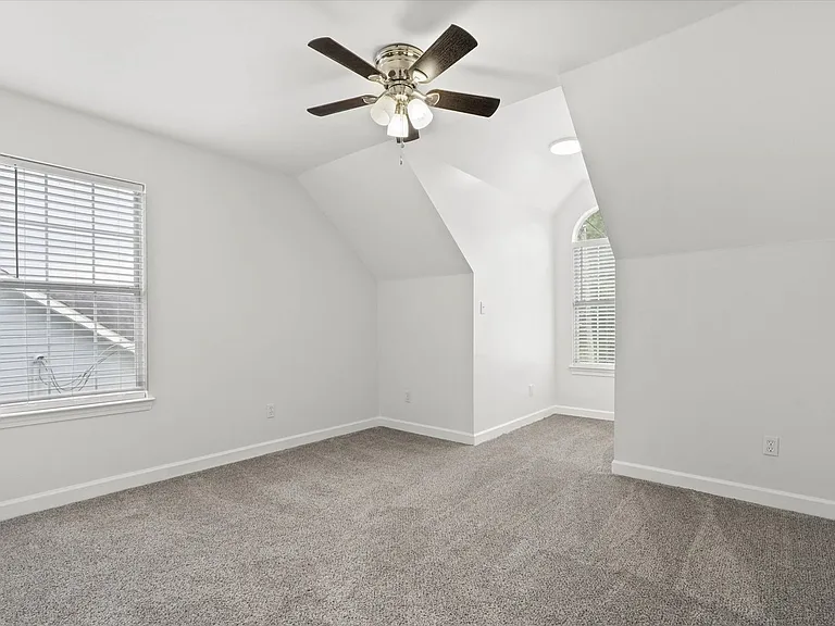 1009 Pinemont Dr — Photo 17