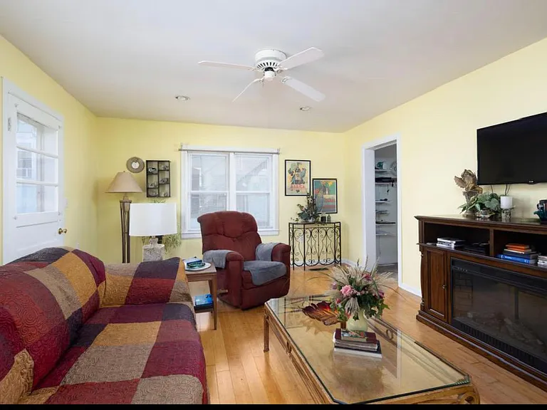 407 E Main St #407 — Photo 4