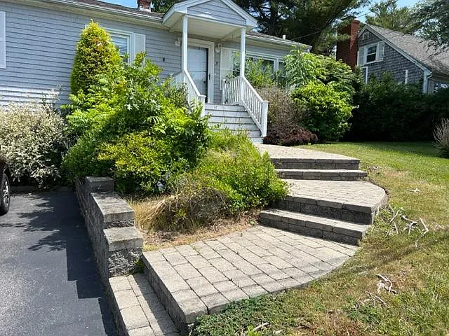 3 bed, 1272 sqft, $3,300 — Photo 2