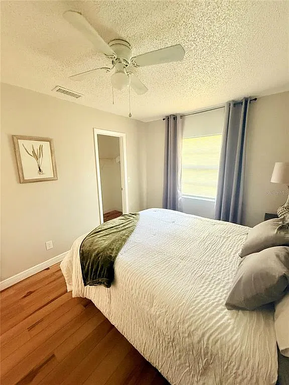 4 bed, 2.0 bath, 2016 sqft, $3,200 — Photo 3