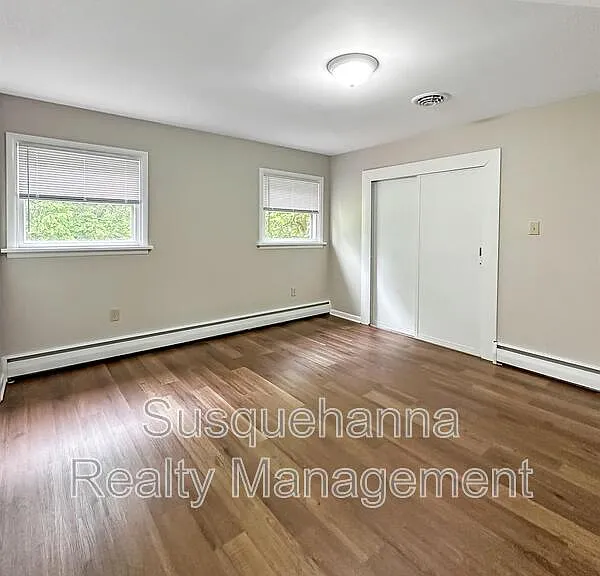 215 Division St — Photo 13