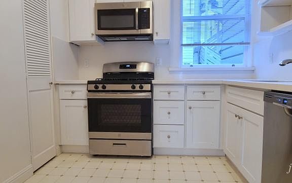 3rd image of 1590 Sacramento St APT 32