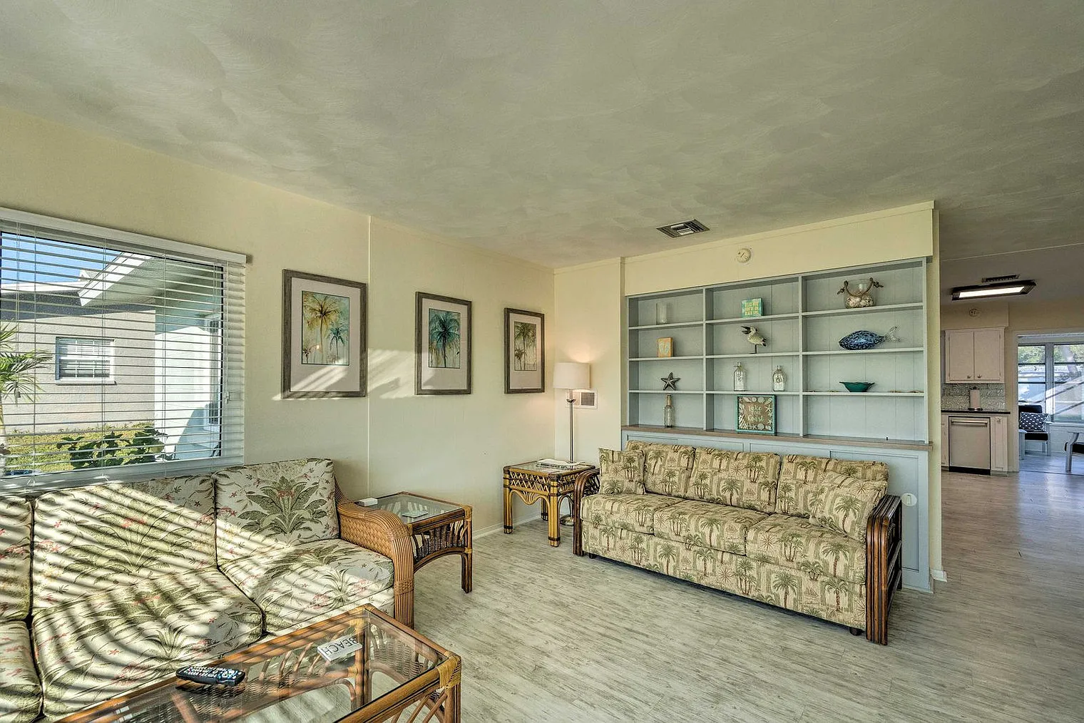 2 bed, 1.0 bath, 1097 sqft, $4,741 — Photo 2