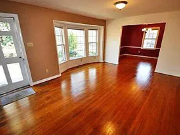 4th image of 300 Pagebrook Dr