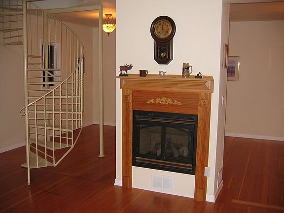 4th image of 1004 W Palouse River Dr
