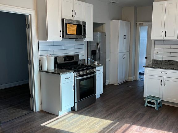 3rd image of 3650 S Wood St #2