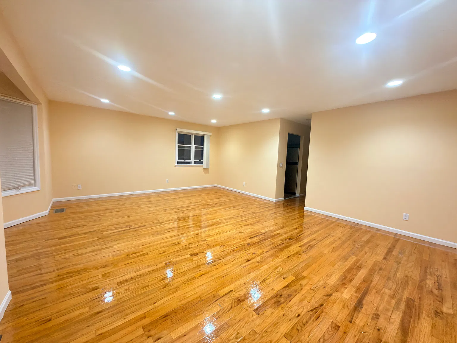 3 bed, 1400 sqft, $3,600 — Photo 1
