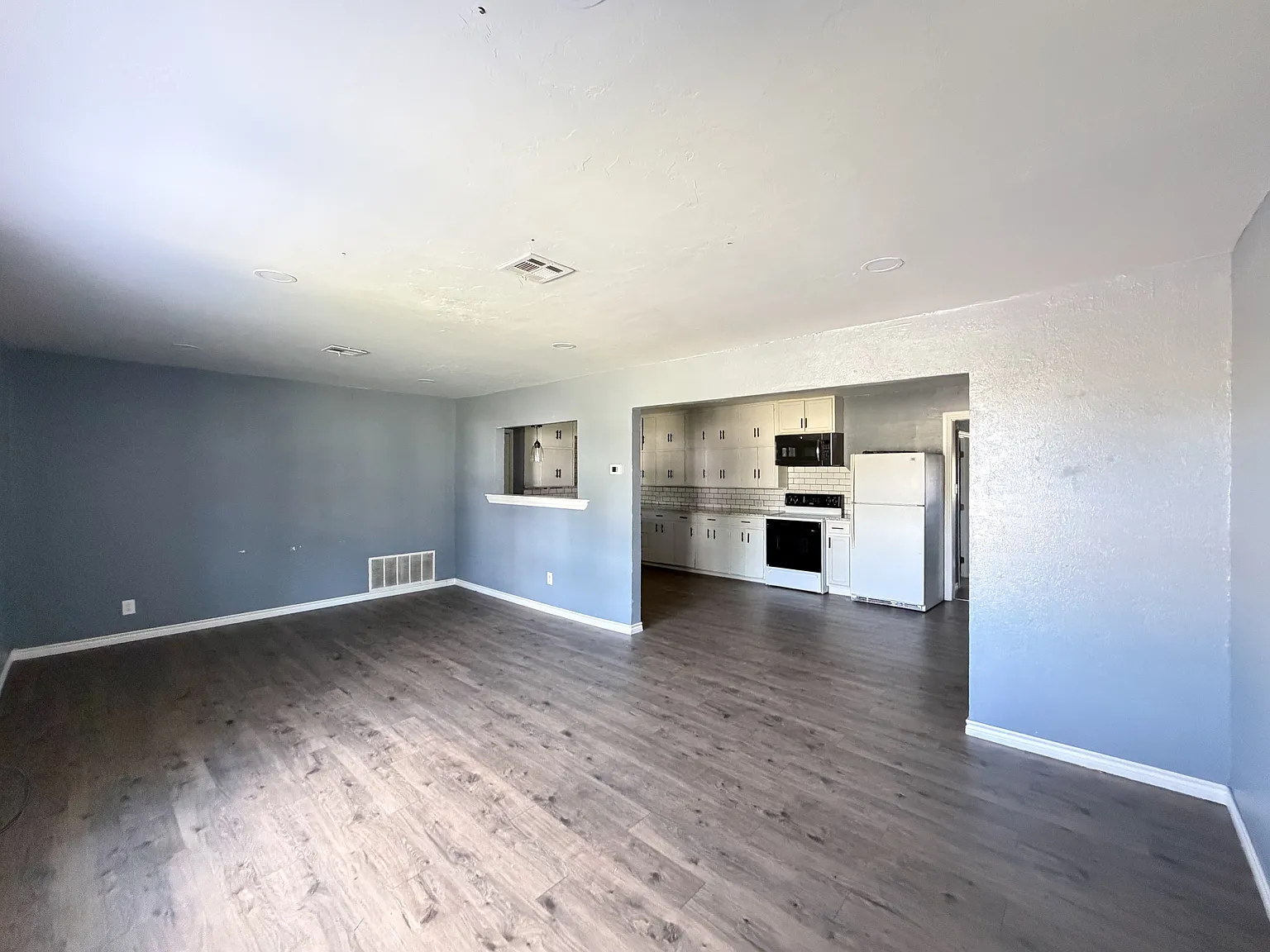 4 bed, 1.5 bath, 1100 sqft, $1,300 — Photo 3