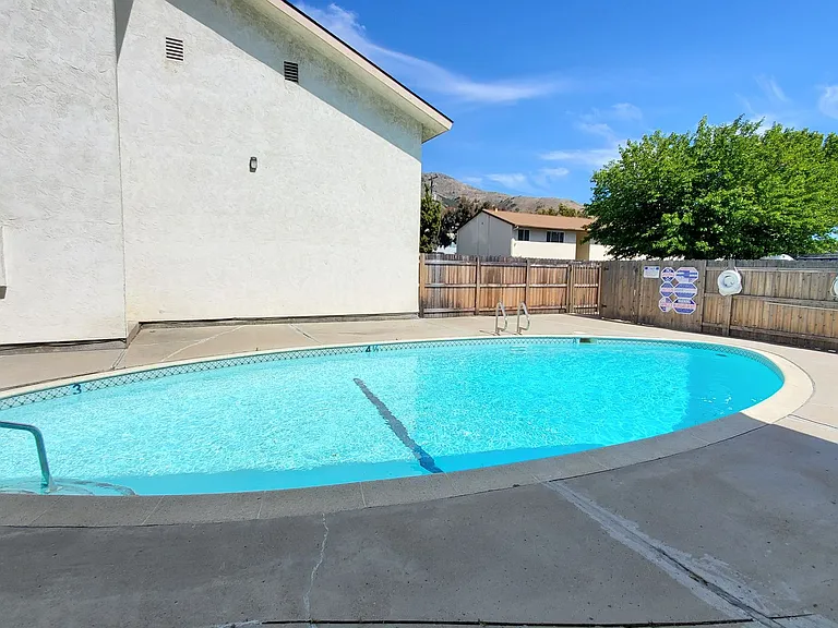 0175 1807 Abbott — Photo 3