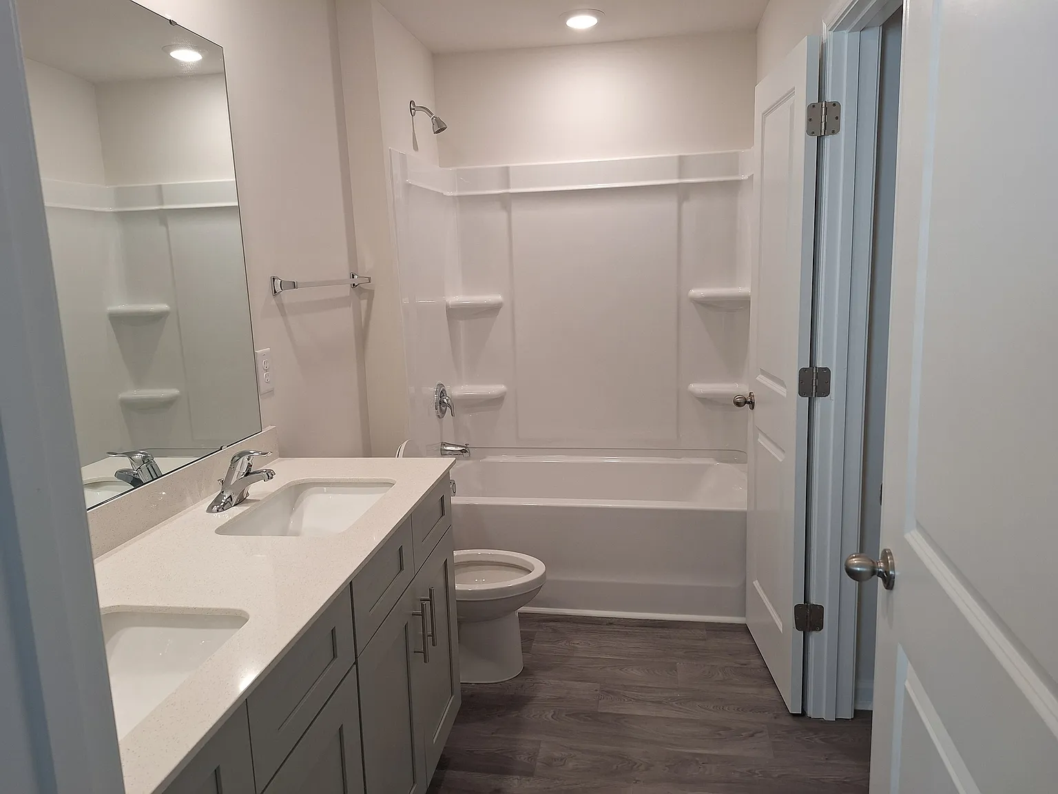 4 bed, 2.5 bath, 1658 sqft, $2,300 — Photo 2