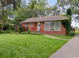 562 Mulock Ct #A, Newmarket, ON L3Y5H2
