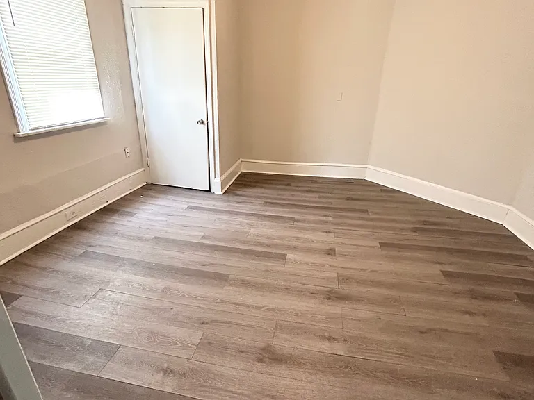 3725 Stuart St — Photo 3
