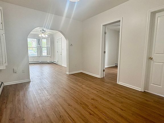 2nd image of 16 Argyle Pl #1
