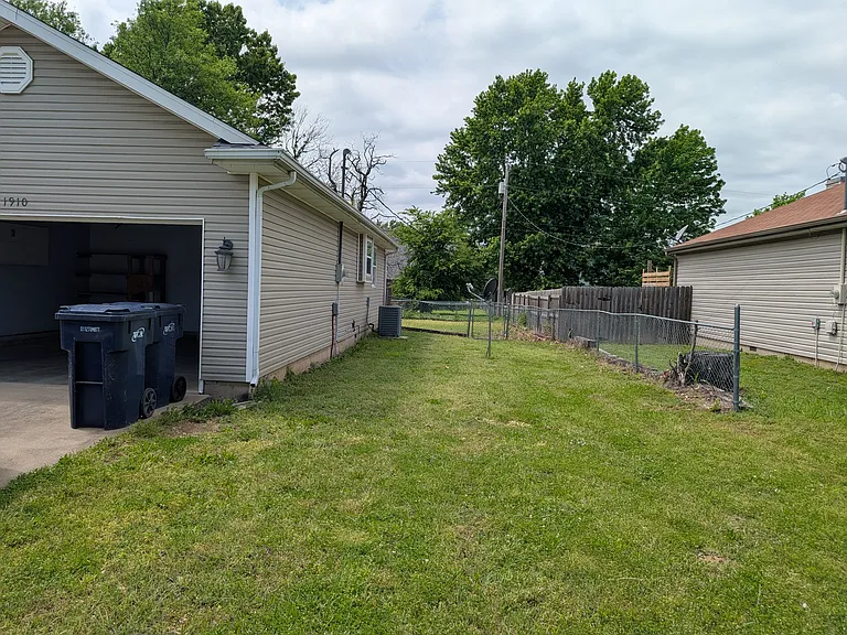 1910 Bluebird Dr — Photo 22