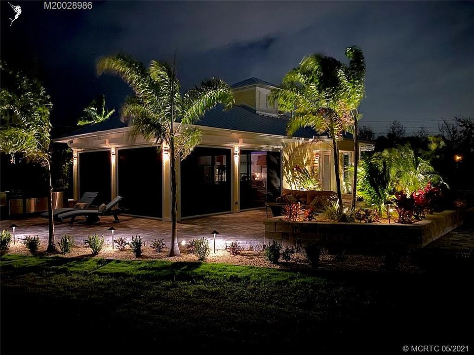 1st image of 565 NW Chipshot Ln