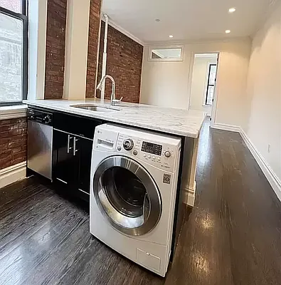 Rented by Avenues Real Estate | media 9